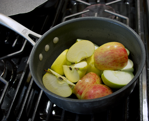 apples in pot