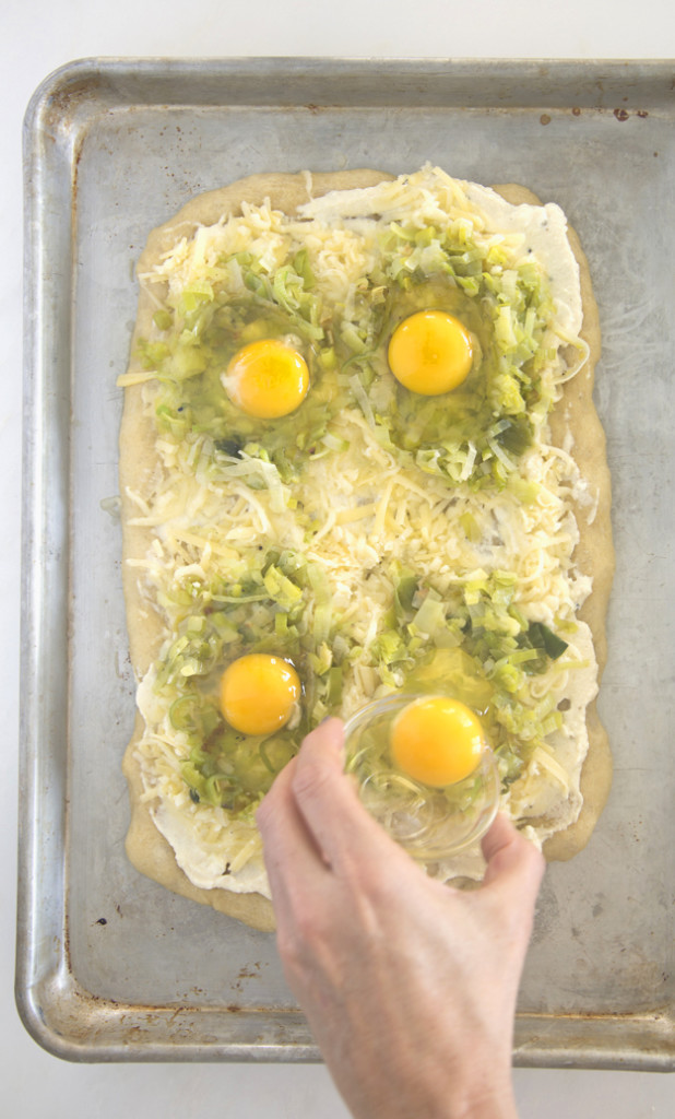 pouring-egg-into-leek-nest